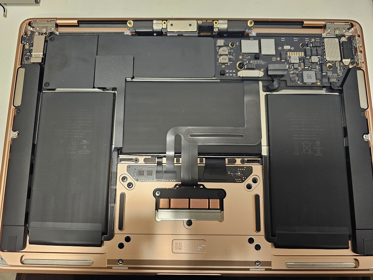 MacBook Air 13インチ（2020）A2337のバッテリー交換 | パソコン修理テック