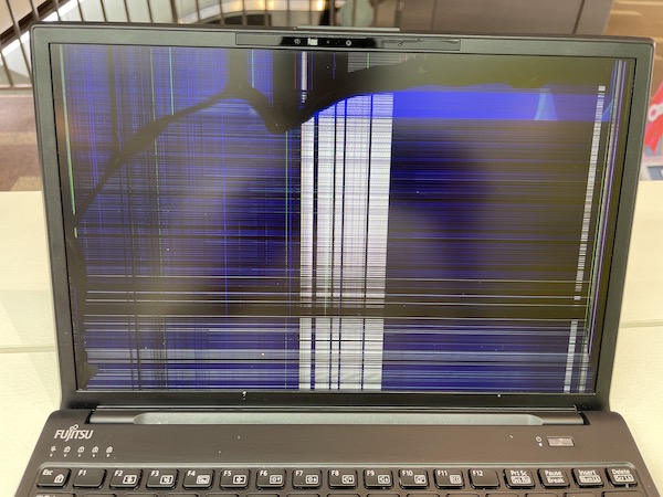 液晶割れ　第10世代 富士通 LIFEBOOK U9310/E LIFEBOOK (U9313/MX) 液晶割れの修理 | パソコン修理テック