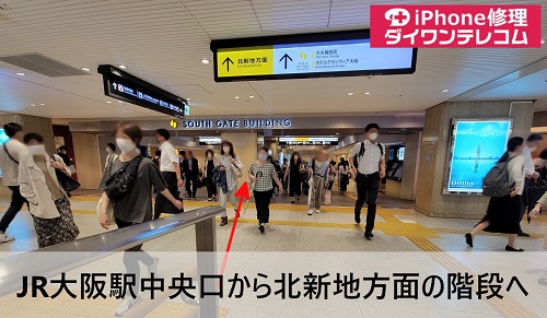 1 : JR大阪駅中央口から北新地方面の階段を降りて地下へ、そのまま直進