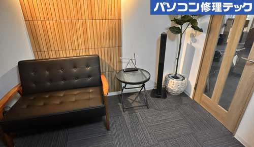 4 看板の呼び鈴を押して下さい。スタッフがお迎えに上がります。