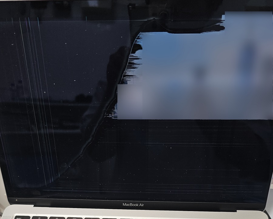 MacbookAirの液晶割れ
