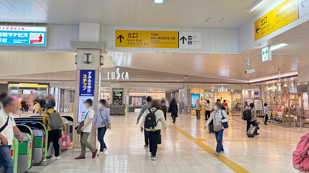 平塚北口に進み階段を降りてください